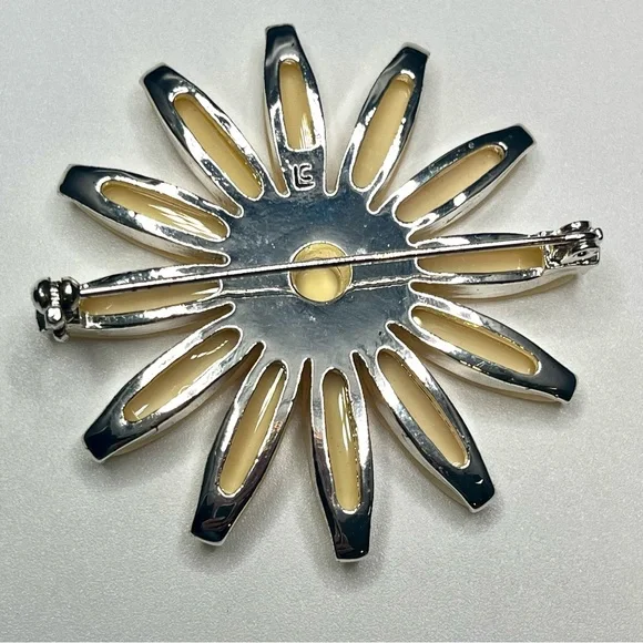 Vintage Liz Claiborne Cream Ivory Daisy Flower Brooch Rhinestone Center - Picture 3 of 7